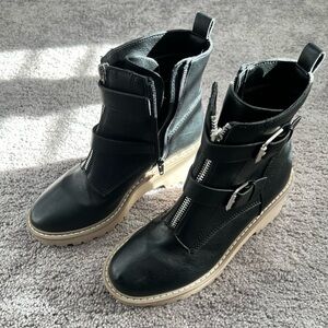 Girls synthetic leather boots Size 3. Black.